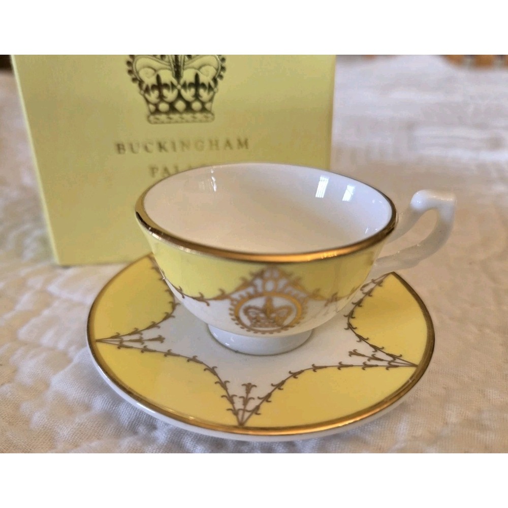 Buckingham Palace Teacup Fine Bone China Yellow Gold Mini Souvenir Cup England